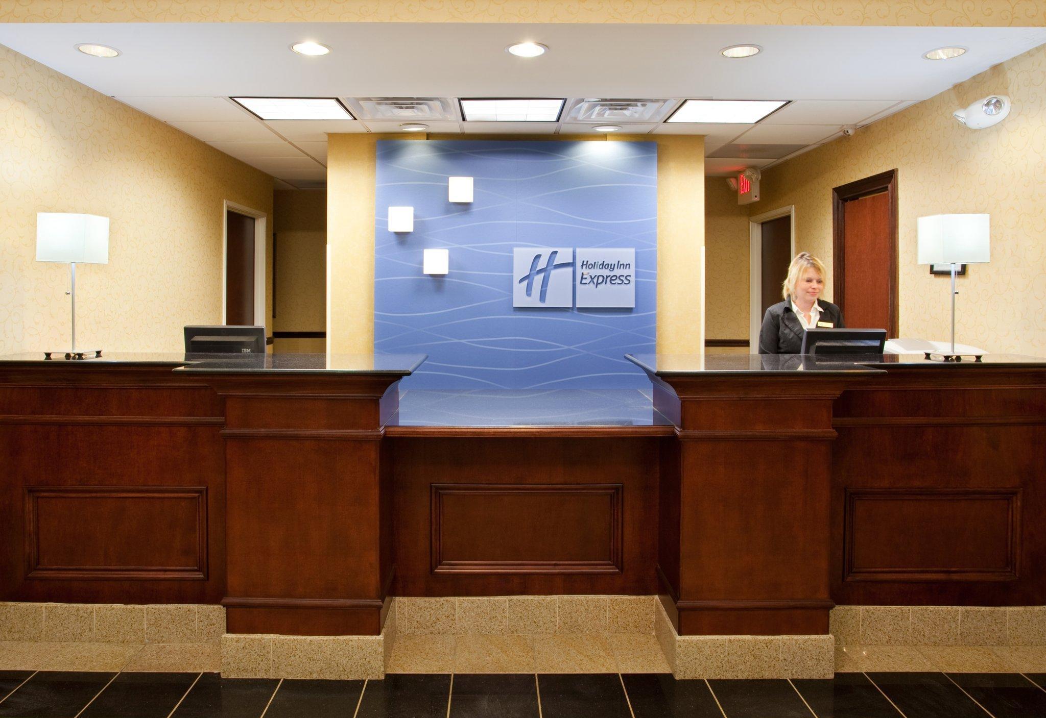 Express & Cleveland-richfield By Ihg Hotel