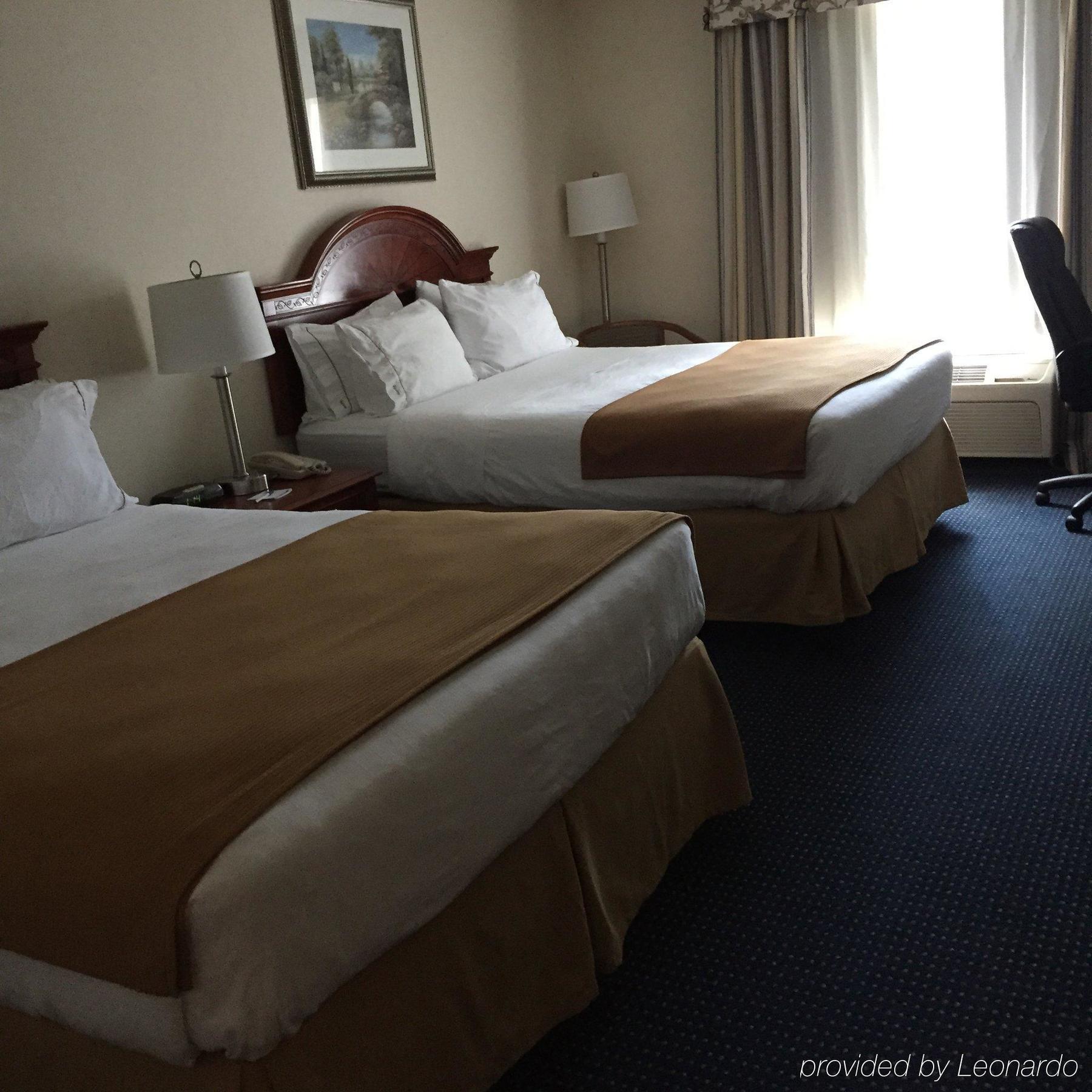 Hotel Express & Cleveland-richfield By Ihg 2*