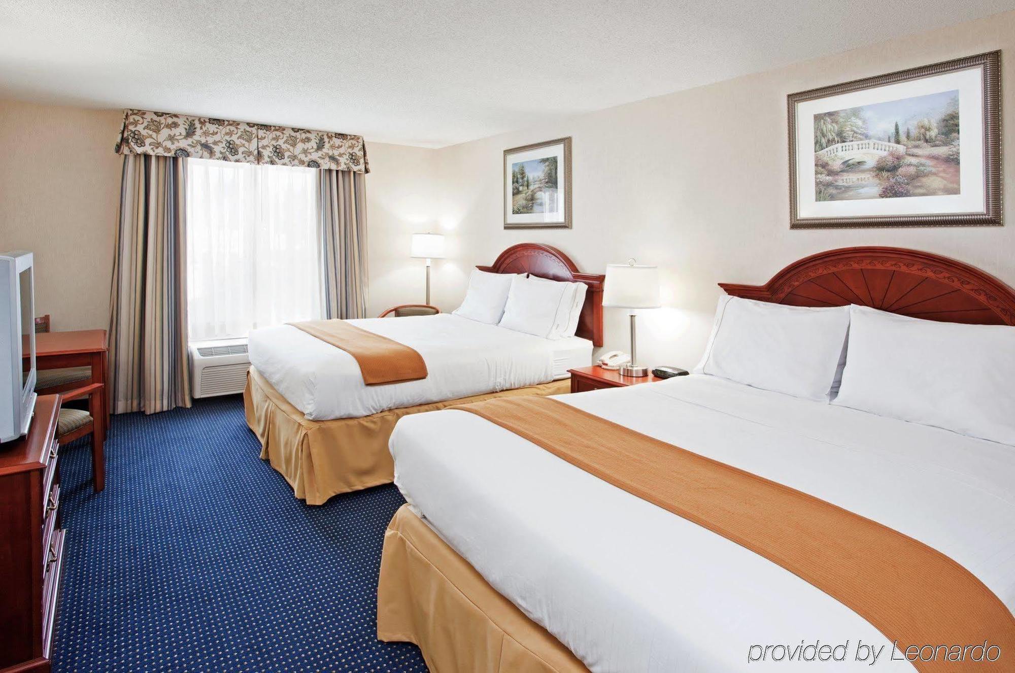 Hotel Express & Cleveland-richfield By Ihg 2*