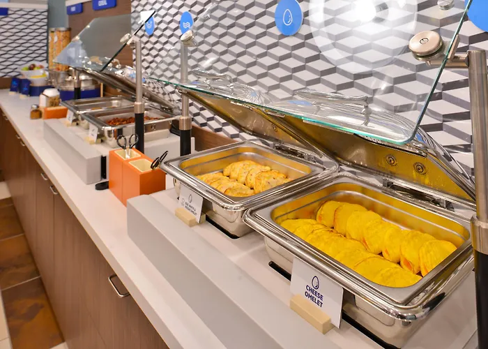 Holiday Inn Express Hotel&Suites Cleveland-Richfield