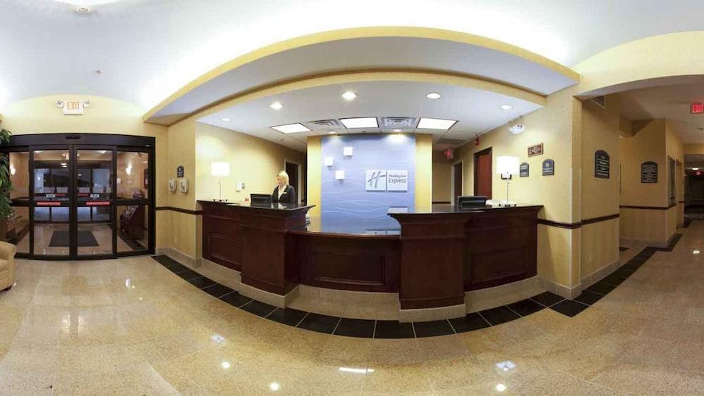 Express & Cleveland-richfield By Ihg Hotel