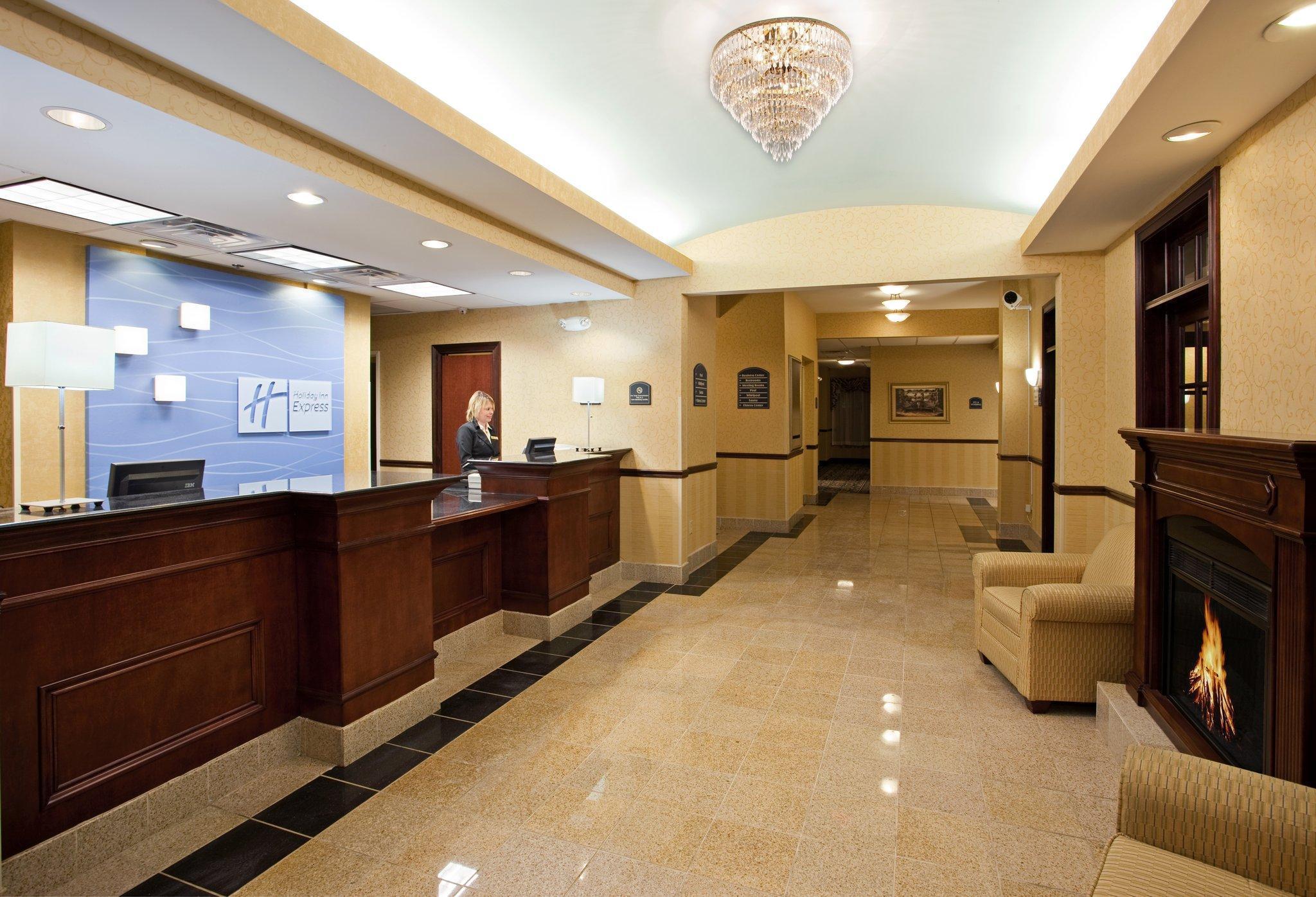 Hotel Express & Cleveland-richfield By Ihg 2*